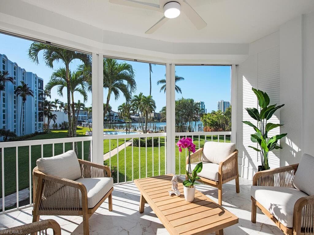 400 Park Shore DR 203 NAPLES, FL 34103