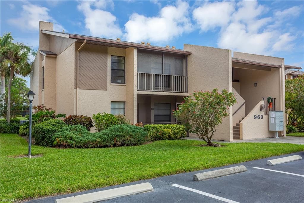 960 Palm View DR 208 NAPLES, FL 34110
