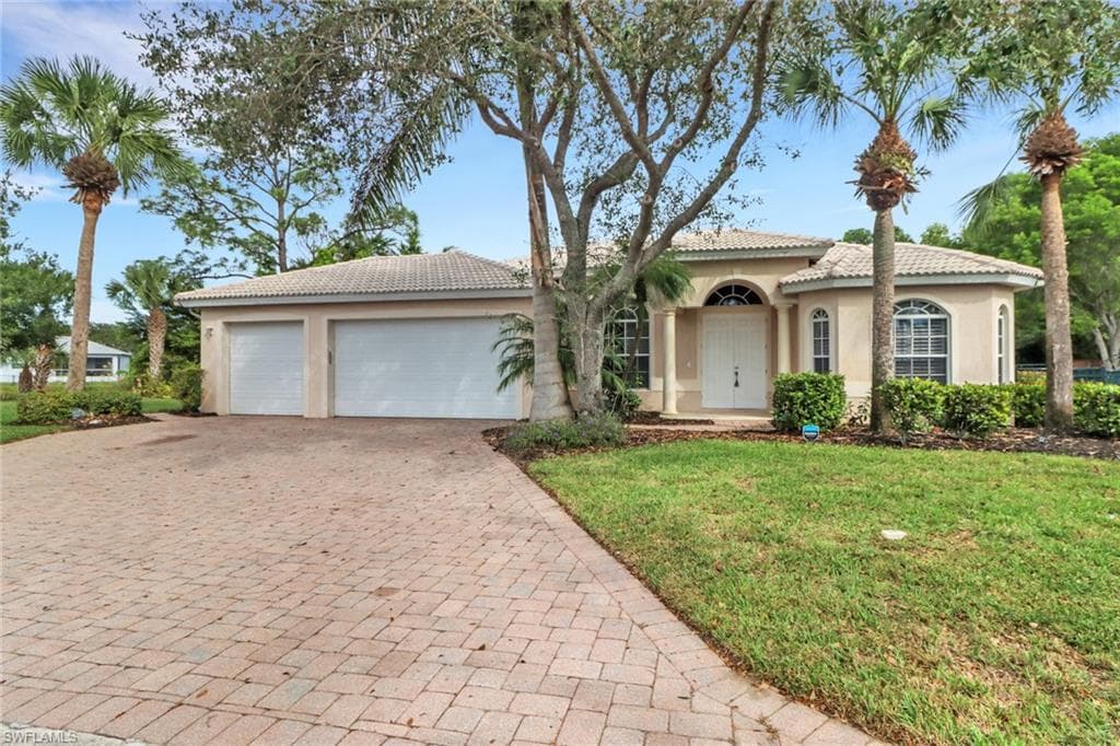 3797 Hudson CT NAPLES, FL 34116