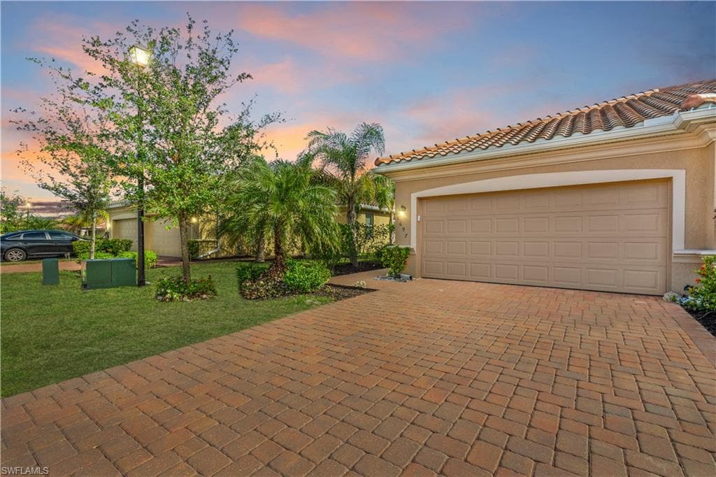 1697 Alameda DR NAPLES, FL 34120