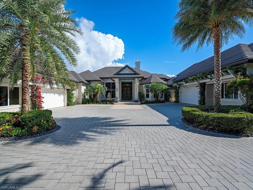 26121 Mandevilla DR BONITA SPRINGS, FL 34134