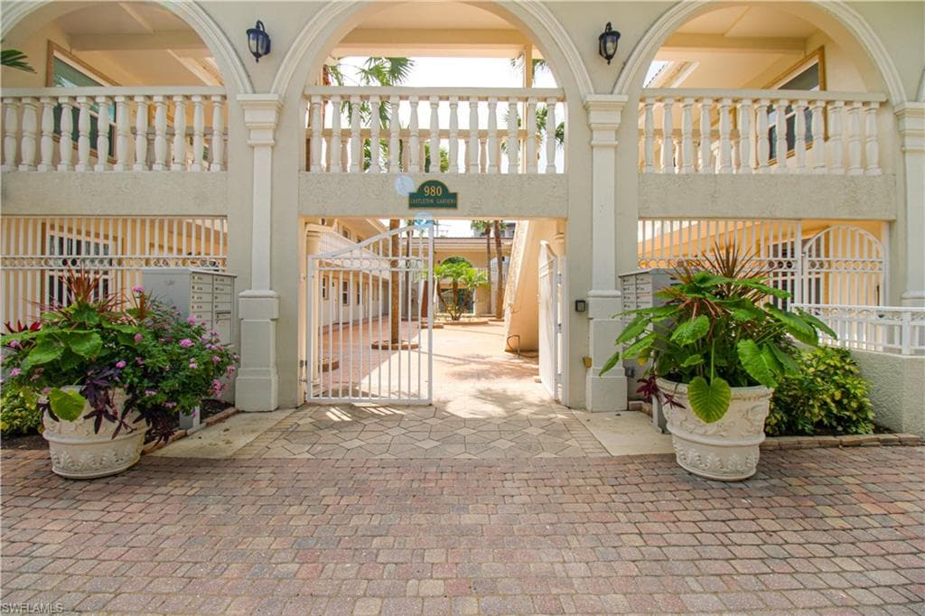 980 7th AVE S 105 NAPLES, FL 34102