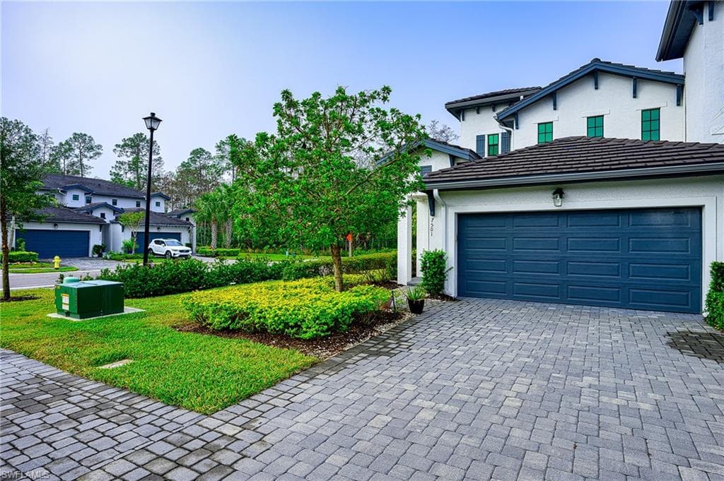 7501 Carnegie WAY NAPLES, FL 34119