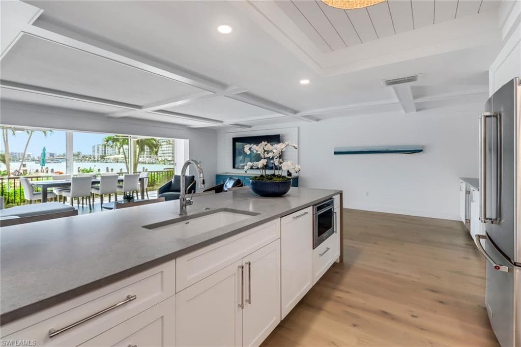 222 Harbour DR 109 NAPLES, FL 34103