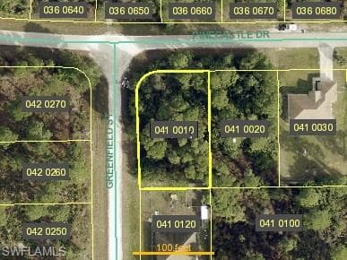 744 Pinecastle DR LEHIGH ACRES, FL 33974