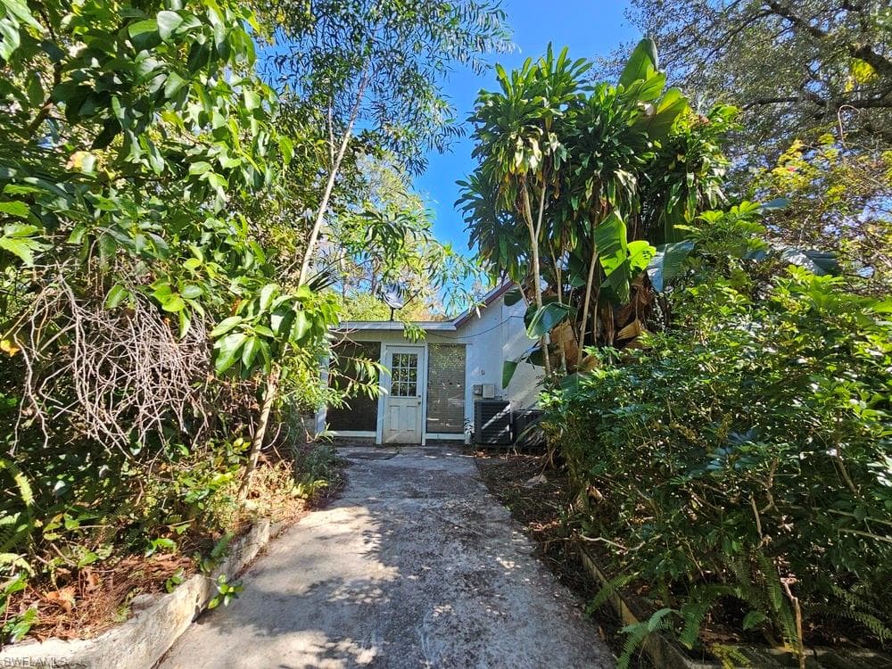 377 20th AVE NW NAPLES, FL 34120