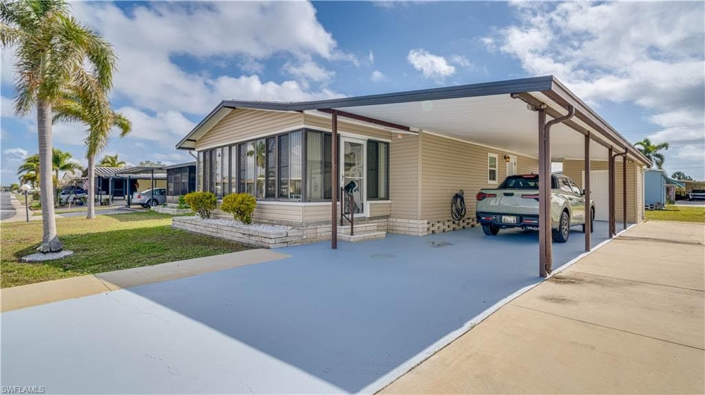 612 Sunrise AVE NORTH FORT MYERS, FL 33903