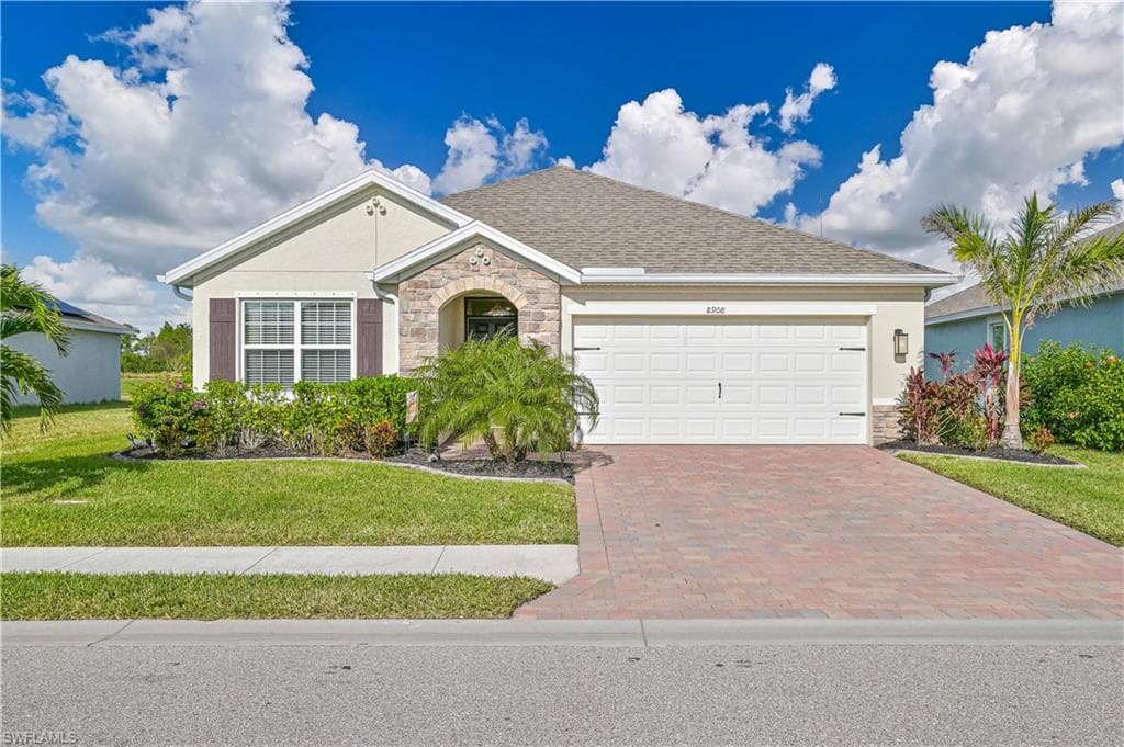 8908 Cascade Price CIR NORTH FORT MYERS, FL 33917