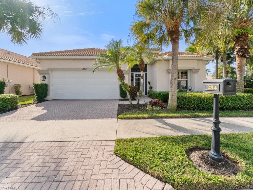 284 Glen Eagle CIR NAPLES, FL 34104