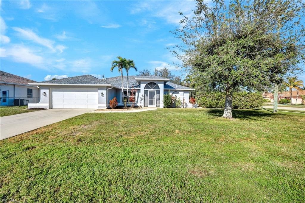 627 SE 18th TER CAPE CORAL, FL 33990
