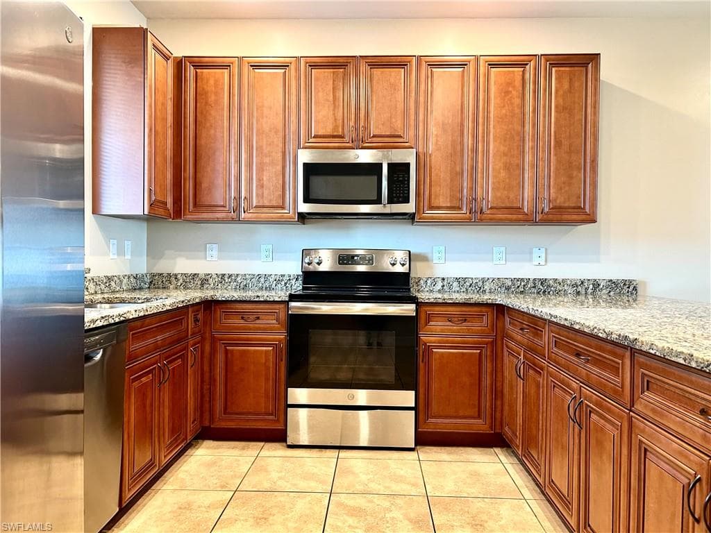 4035 SW 8th PL 103 CAPE CORAL, FL 33914