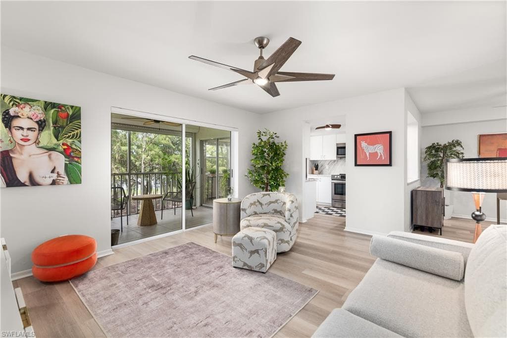 7320 Glenmoor LN 2205 NAPLES, FL 34104