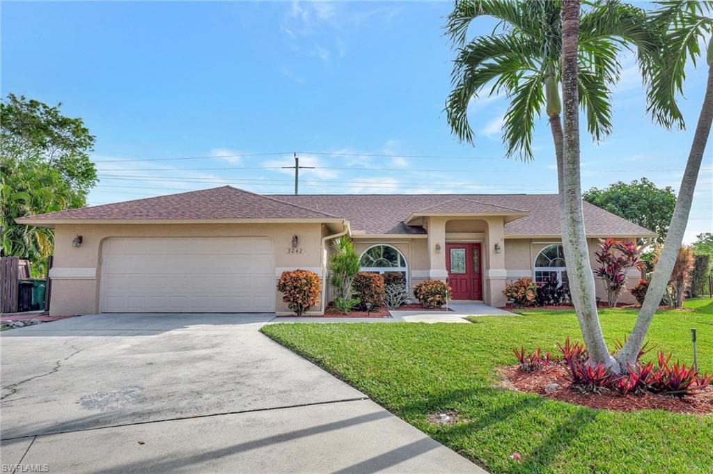 3042 Round Table LN NAPLES, FL 34112