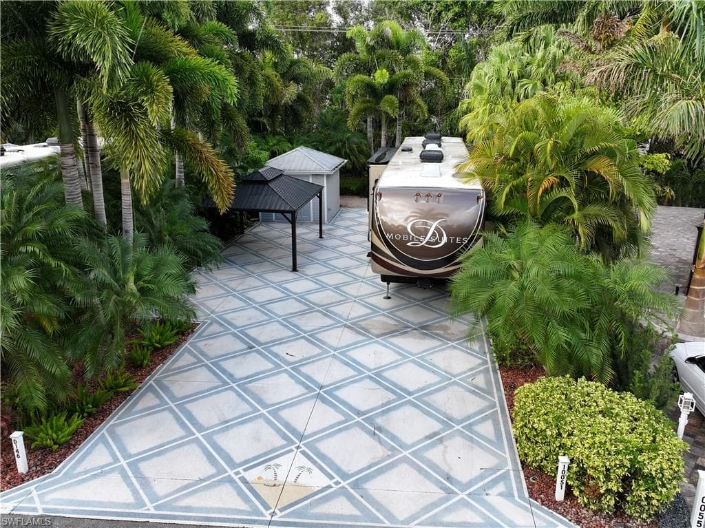 10051 RAMBLEWOOD CT FORT MYERS, FL 33905