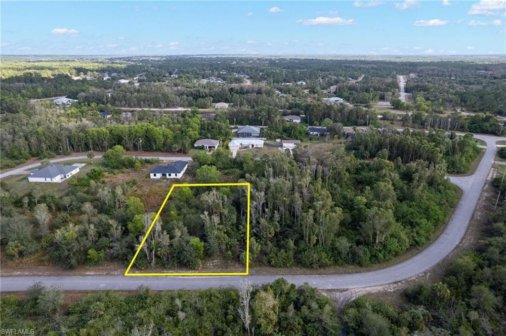 725 Kehosha AVE LEHIGH ACRES, FL 33974