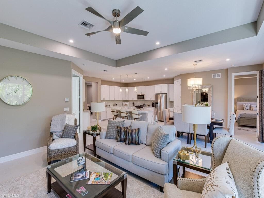 202 Indies DR E 201 NAPLES, FL 34114