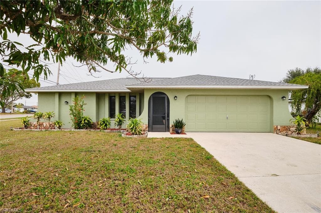 901 SE 23rd TER CAPE CORAL, FL 33990