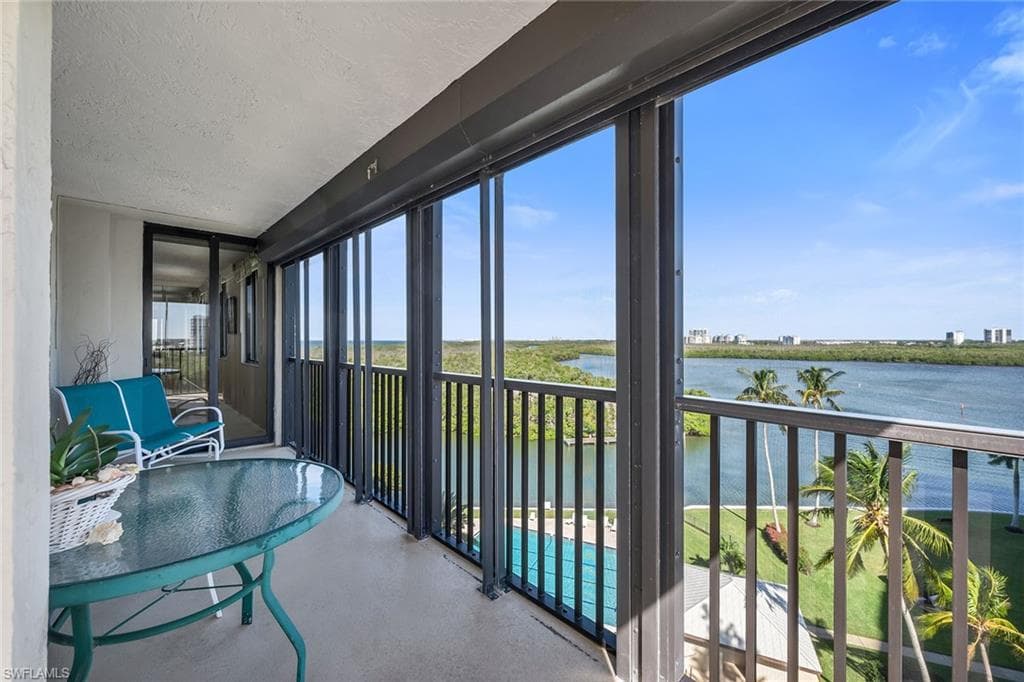 15 Bluebill AVE 706 NAPLES, FL 34108