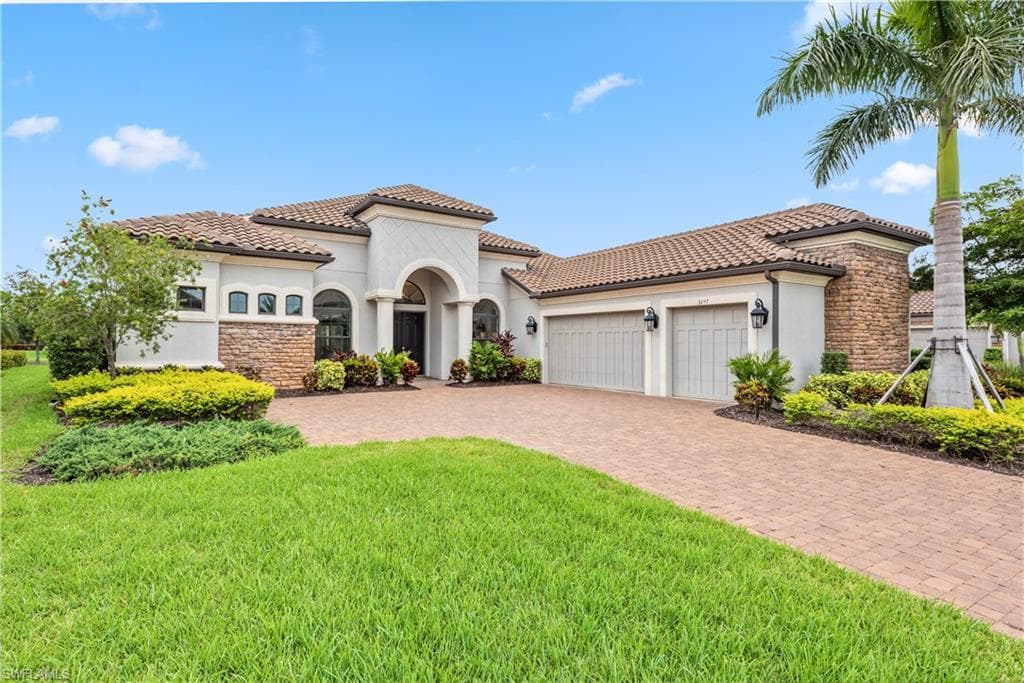3247 Miyagi LN NAPLES, FL 34114