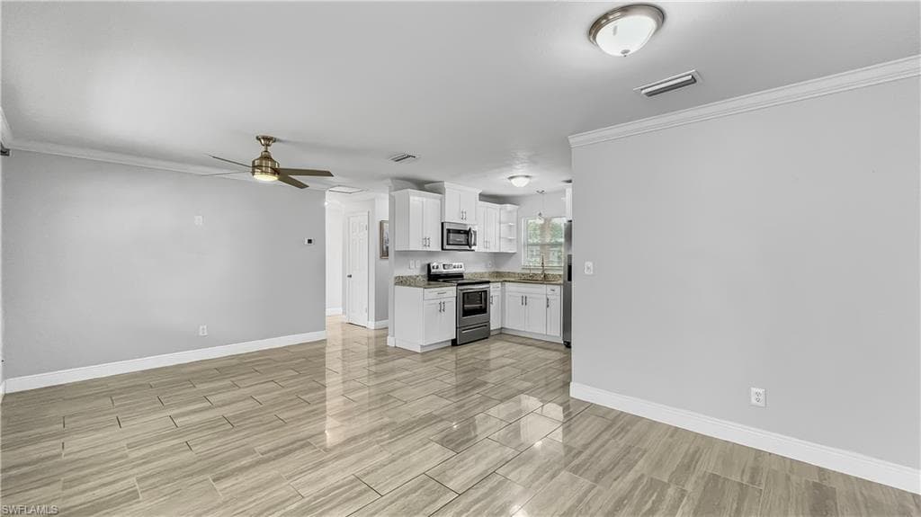 805 Perry AVE LEHIGH ACRES, FL 33936