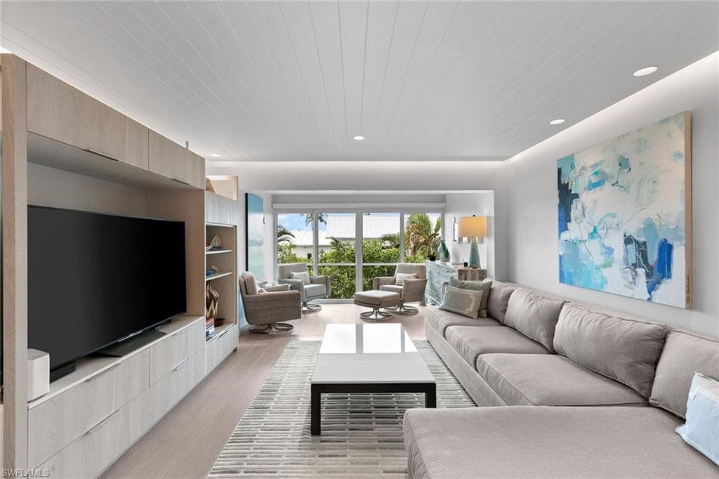 280 2nd AVE S 306 NAPLES, FL 34102