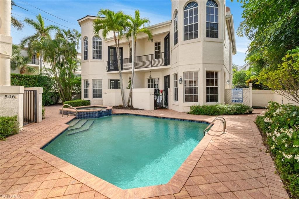 554 3rd AVE S 1B NAPLES, FL 34102