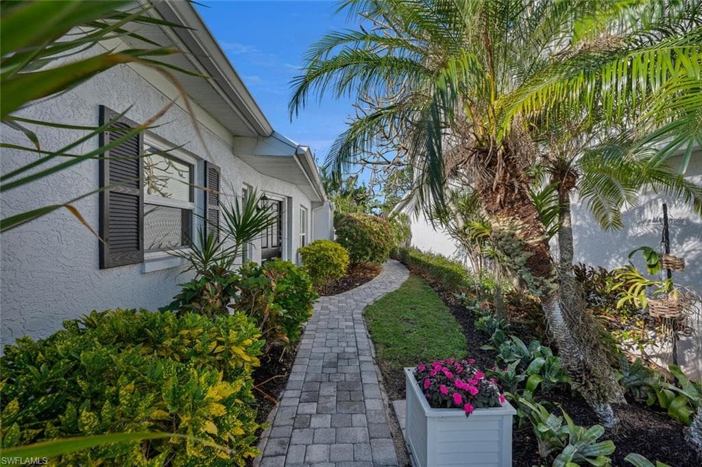 3205 Carriage CIR NAPLES, FL 34105