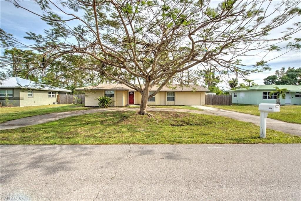 8856 Fordham ST FORT MYERS, FL 33907