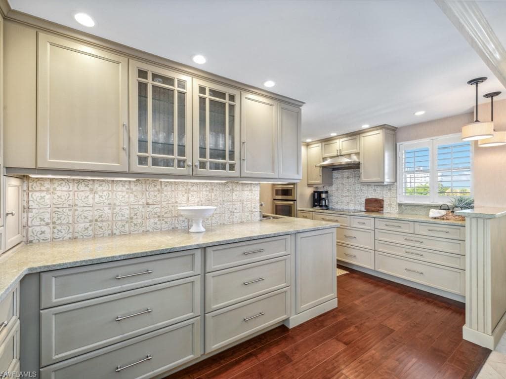 300 Park Shore DR 5A NAPLES, FL 34103