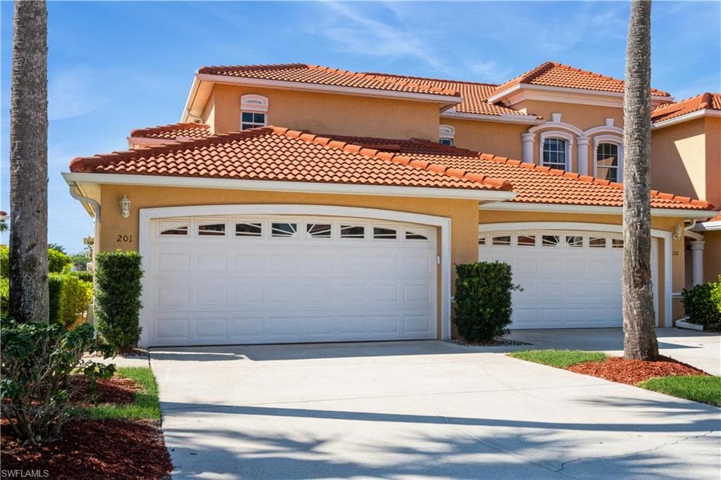 13870 Eagle Ridge Lakes DR 201 FORT MYERS, FL 33912