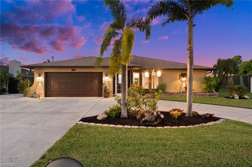 617 SE 28th TER CAPE CORAL, FL 33904