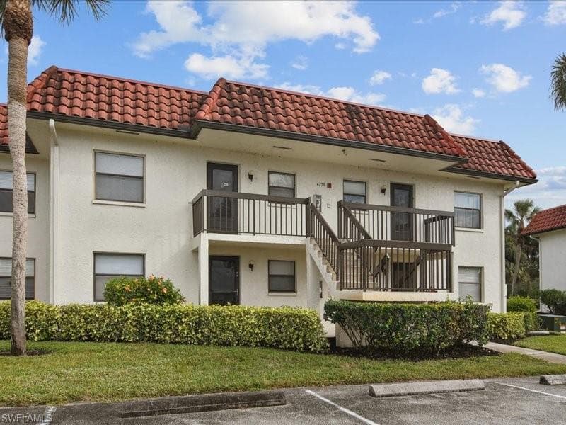 4278 27th CT SW 105 NAPLES, FL 34116