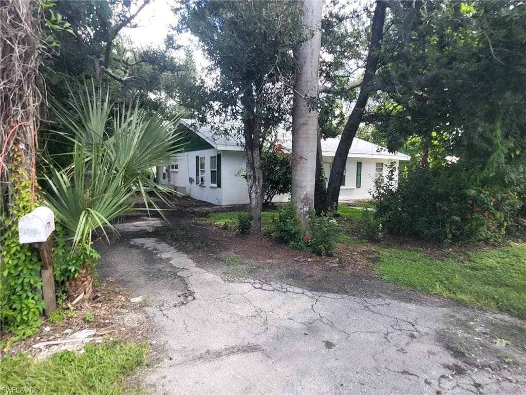 100 Cabana AVE NORTH FORT MYERS, FL 33903