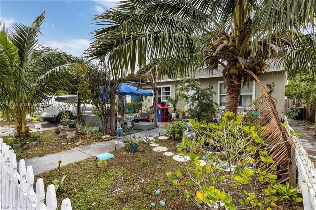 626 S Pine St LAKE WORTH, FL 33460