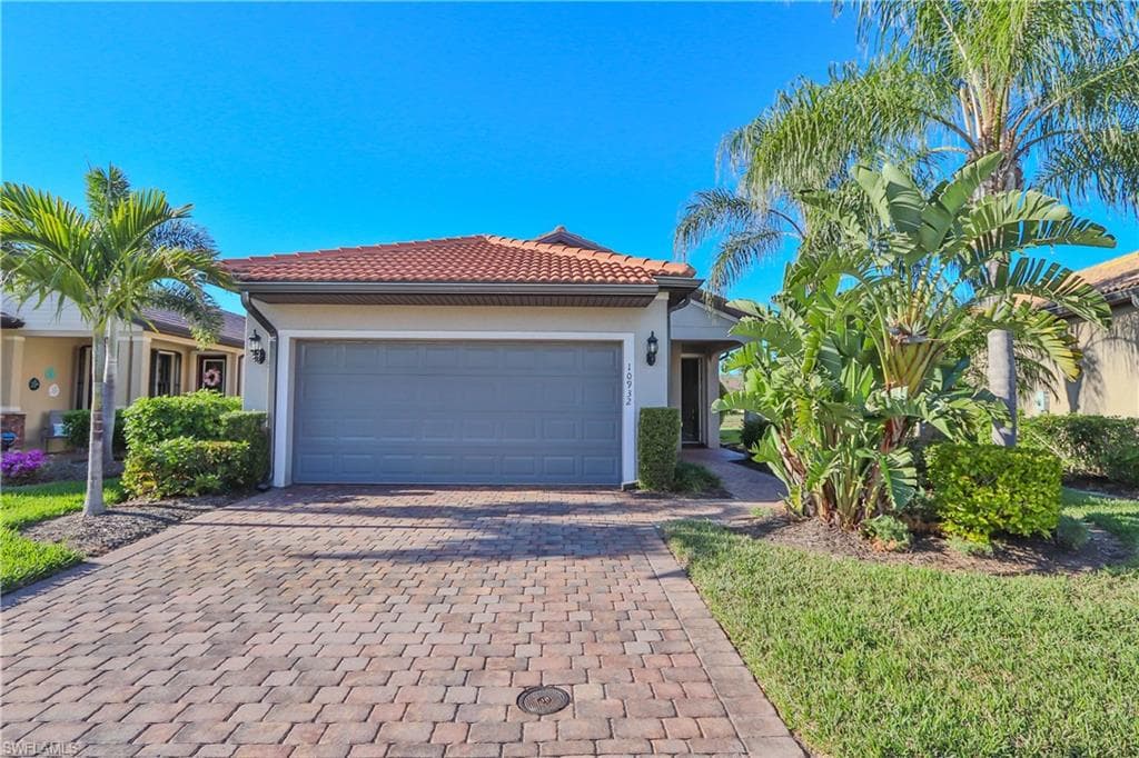 10932 Clarendon ST FORT MYERS, FL 33913