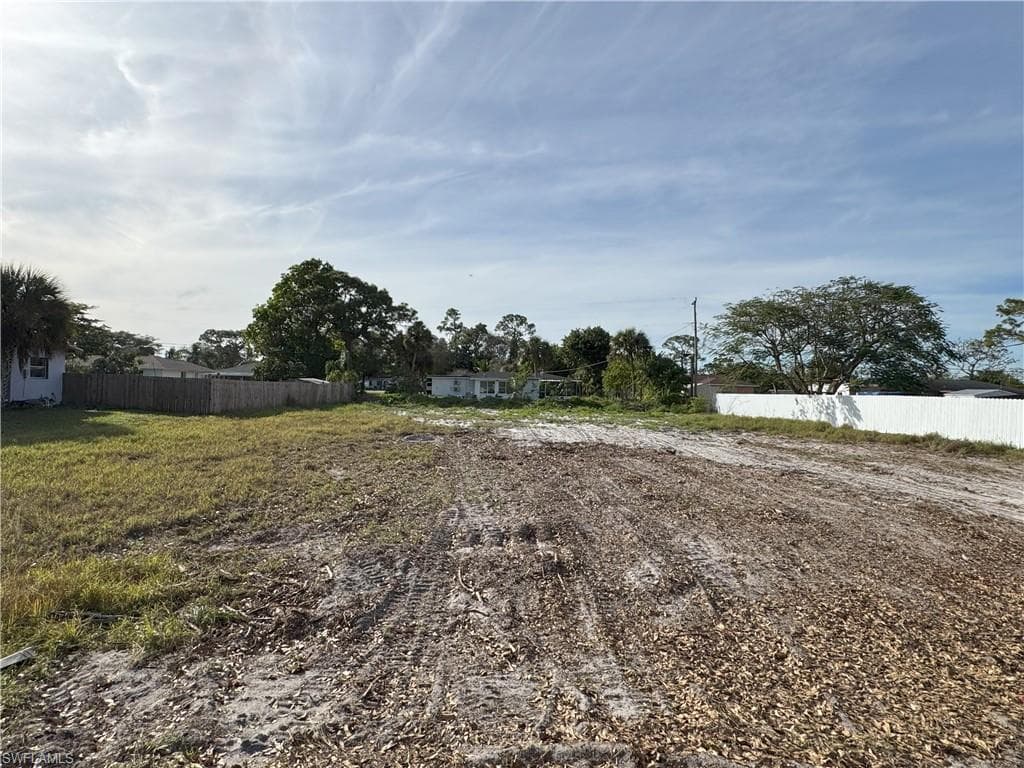 19 Illinois RD LEHIGH ACRES, FL 33936