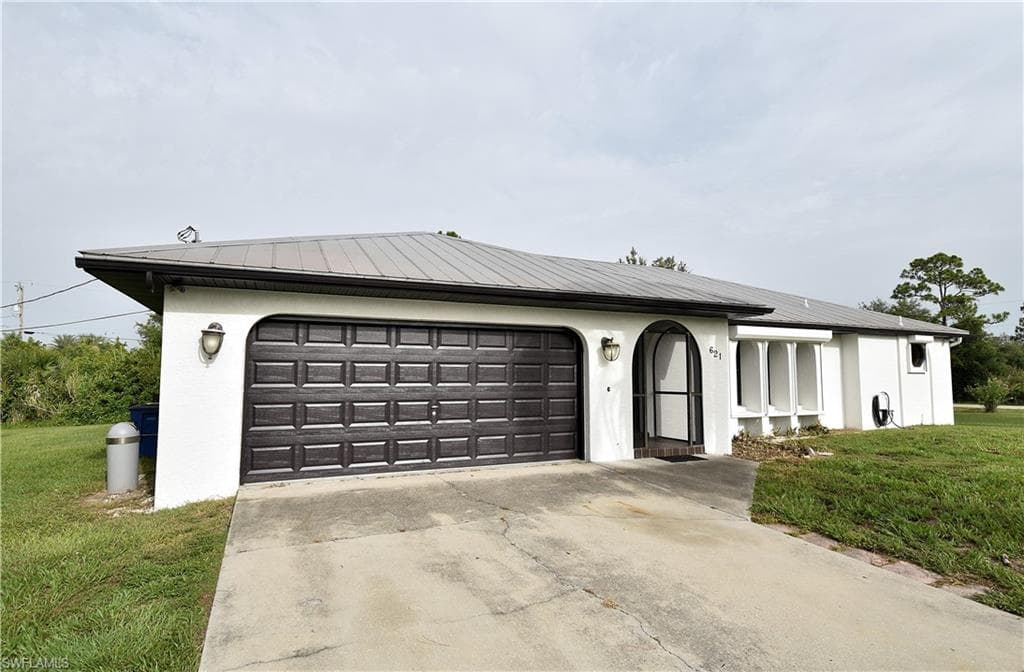 621 Lake AVE LEHIGH ACRES, FL 33972