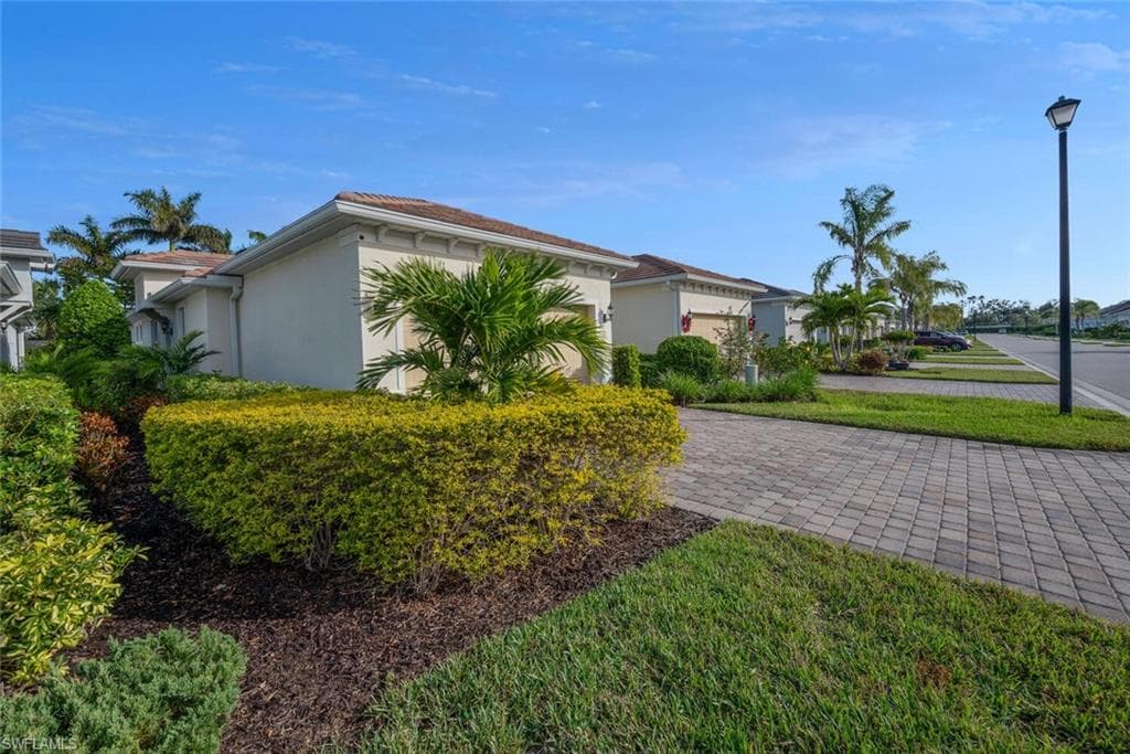 10709 Manatee Key LN ESTERO, FL 33928