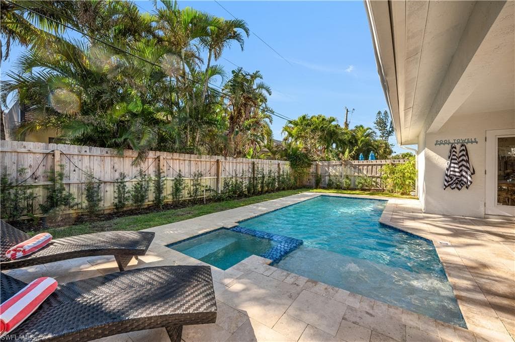 616 106th AVE N NAPLES, FL 34108