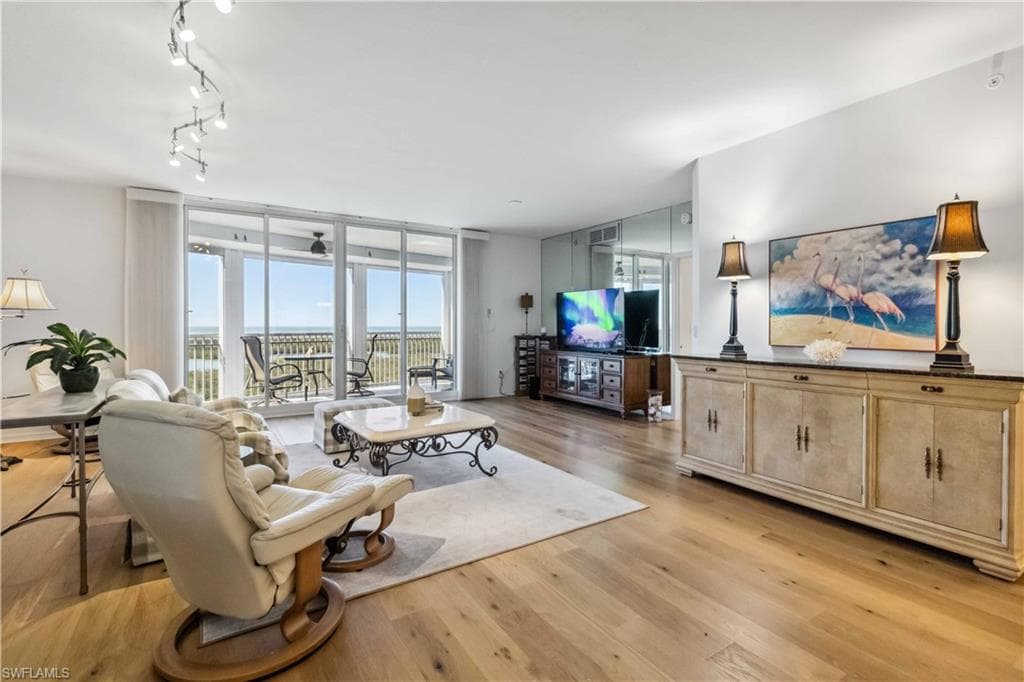 1001 Arbor Lake DR 1004 NAPLES, FL 34110