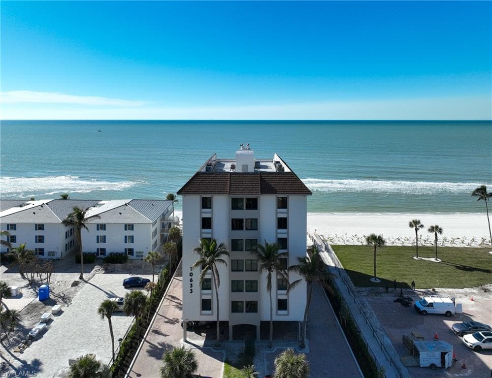 10633 Gulf Shore DR 6S NAPLES, FL 34108