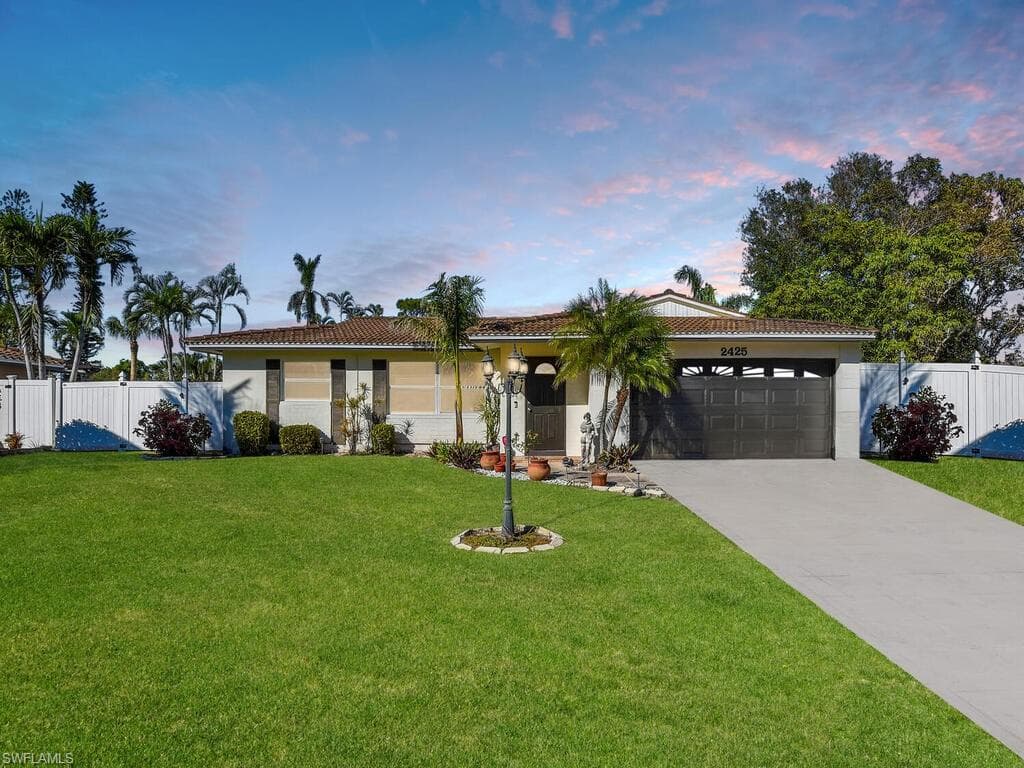2425 Kent AVE FORT MYERS, FL 33907