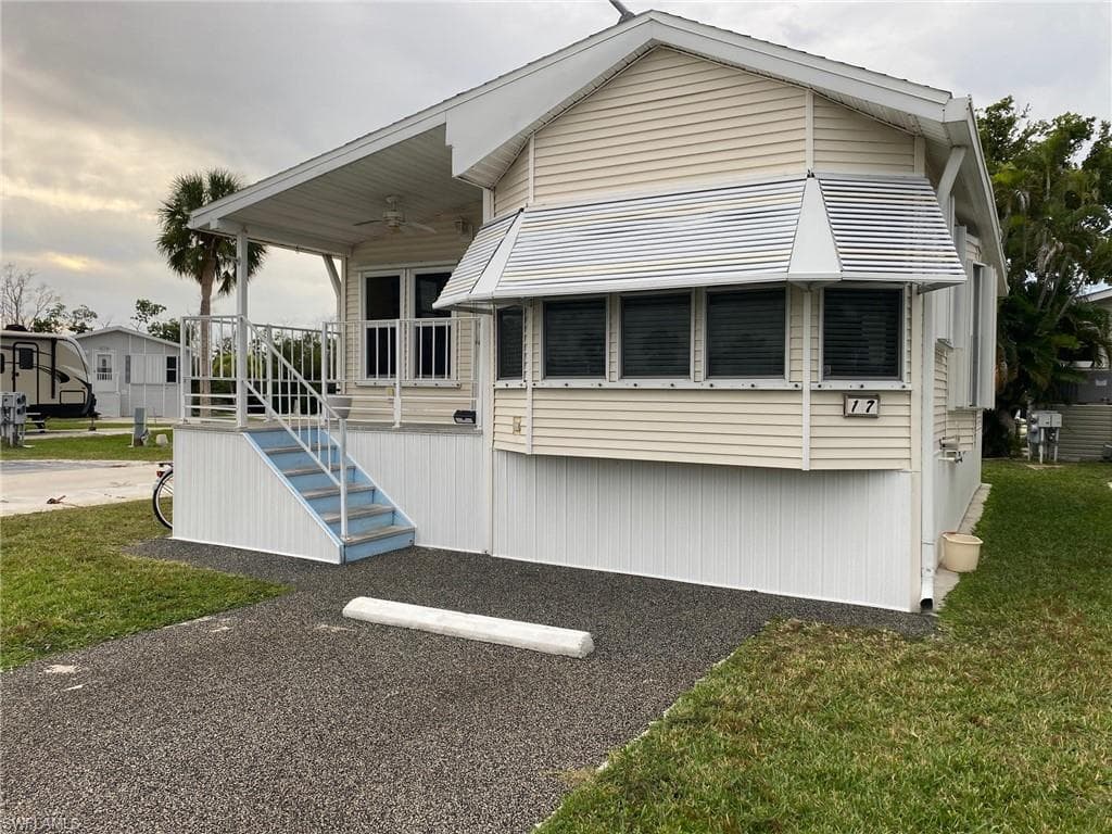 19681 Summerlin RD 17 FORT MYERS, FL 33908