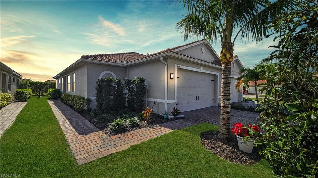 3065 Royal Gardens AVE FORT MYERS, FL 33916