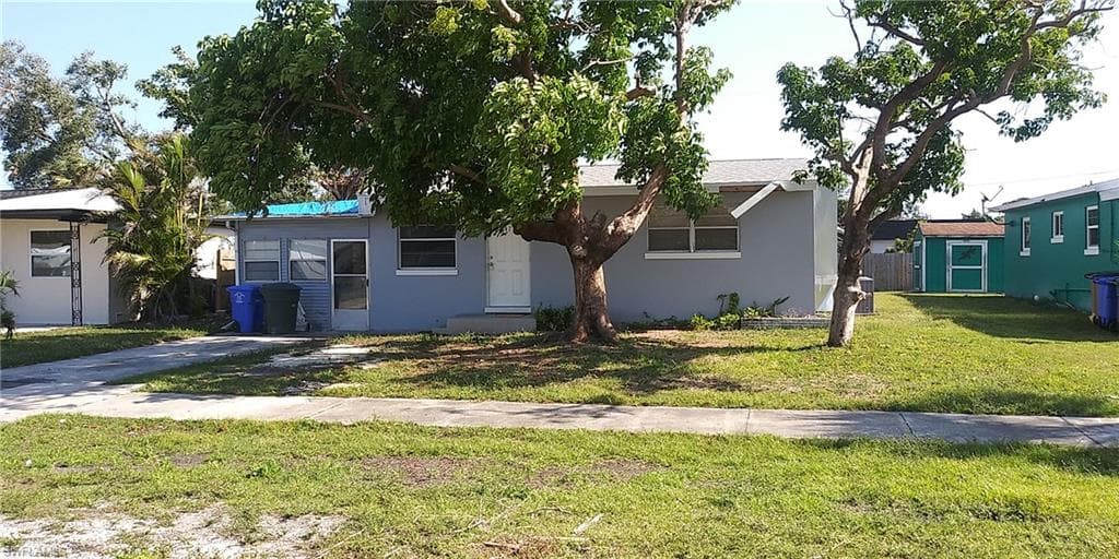 3847 Maxine ST FORT MYERS, FL 33901
