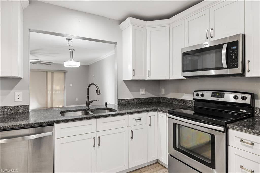 1707 Golf Club DR 5 NORTH FORT MYERS, FL 33903