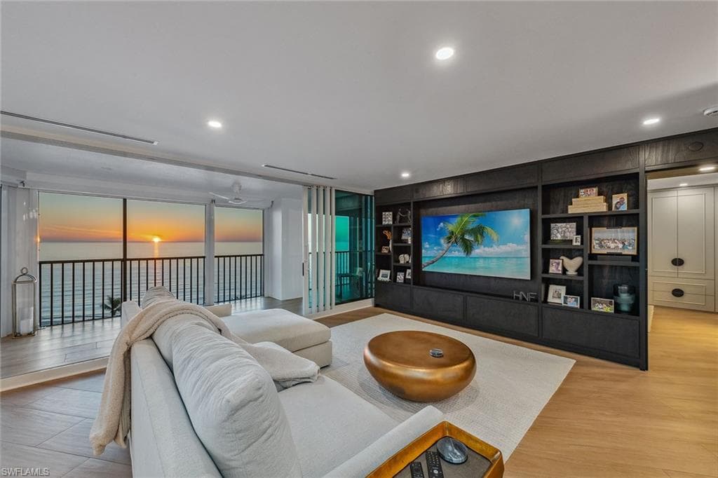 4651 Gulf Shore BLVD N 701 NAPLES, FL 34103