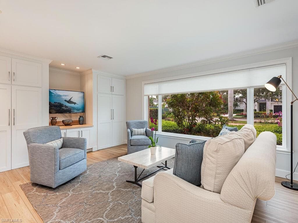 717 Park Shore DR NAPLES, FL 34103