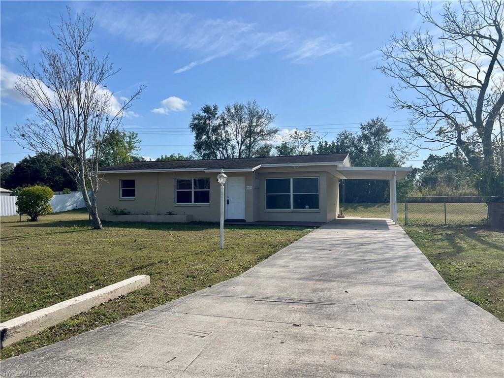 302 Arthur AVE LEHIGH ACRES, FL 33936