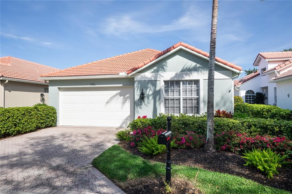 5911 Livermore LN NAPLES, FL 34119